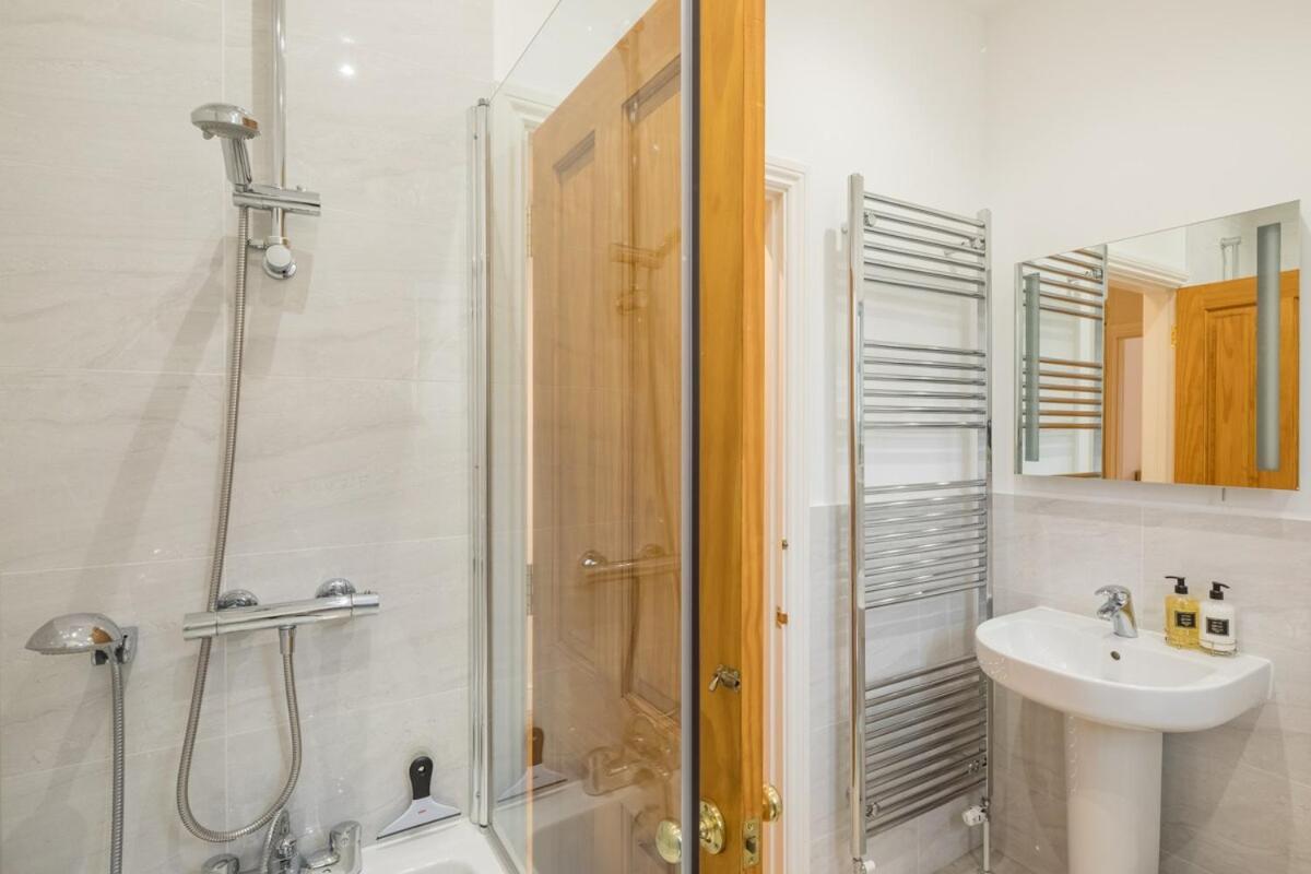 Large 4 Bedroom With Garden And Free Parking Casa de férias Cambridge