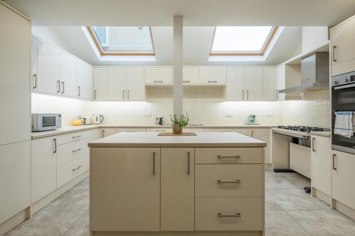 Large 4 Bedroom With Garden And Free Parking Casa de férias Cambridge